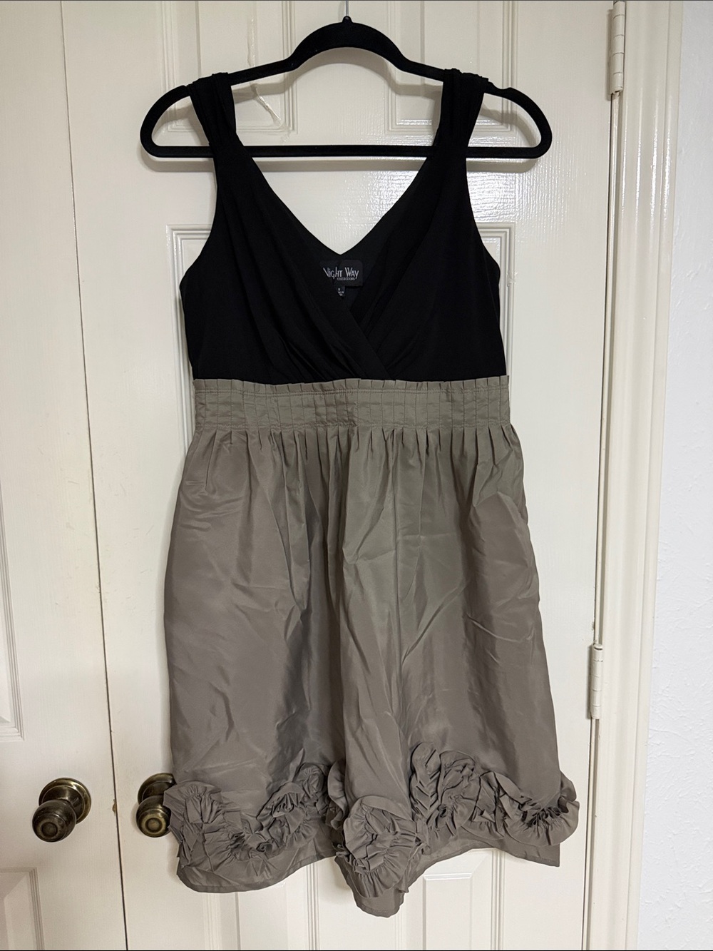 Night Way Collections Size 8 Black and Gray Ruffle V-Neck Dress